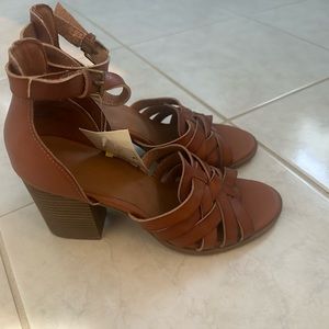 NWT Women’s Heel Sandals